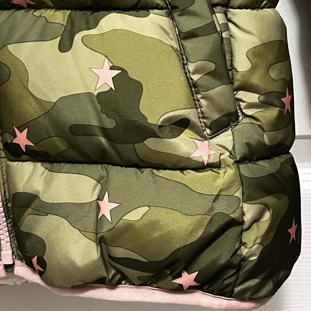 NWT Gap Kids Hooded Puffer Jacket Coat‎ Girls Large Primaloft Camo Pink Stars - Picture 6 of 11